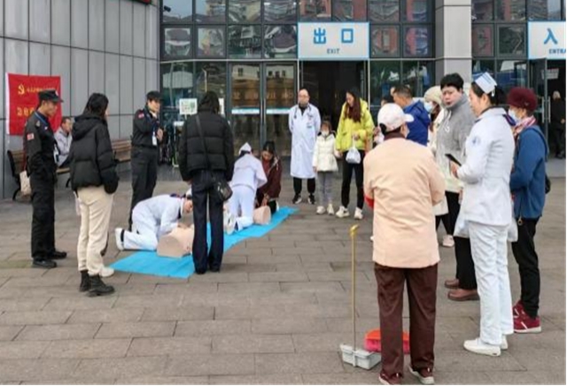 泸州市人民医院开展“1120心梗救治日”义诊活动(图6) 6.jpg
