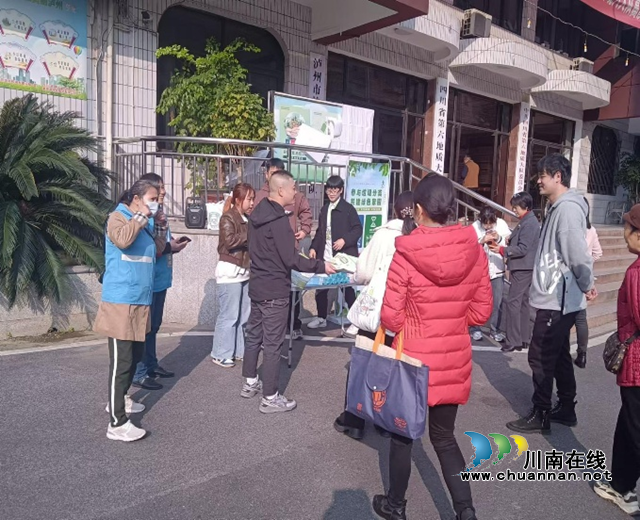 参与垃圾分类 共建绿色家园｜江阳区大山坪街道康华苑社区开展垃圾分类宣传