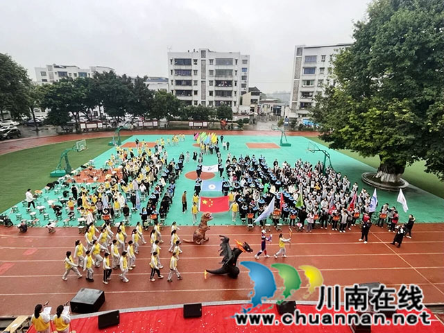 古榕树下 艺体铸魂|泸县六中成功举办第47届艺体节(图2) 1.jpg