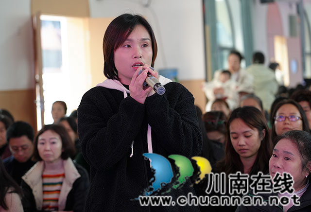 叙永县叙永镇东城幼儿园开展家长开放日活动(图2) 2.互动交流.jpg
