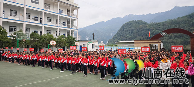 运动会参赛队伍-拍摄：魏铭.jpg