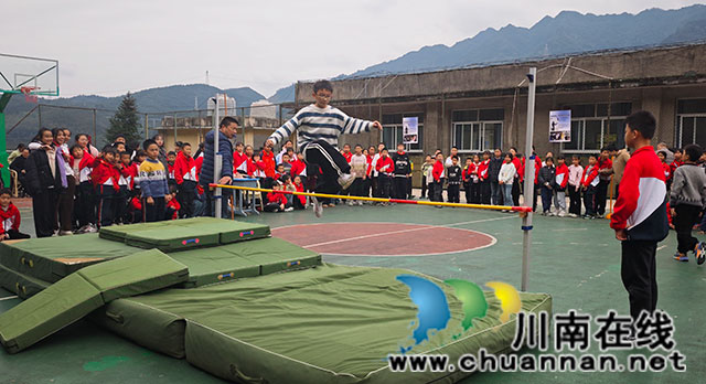 跳高比赛-拍摄：魏铭.jpg