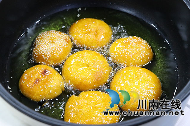金黄的南瓜饼（陈聪蓉）.jpg