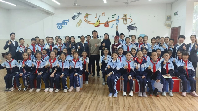 交响浸润 成就美好 | 泸州这个学校合唱团唱响2025新年音乐会(图18) 18.jpg