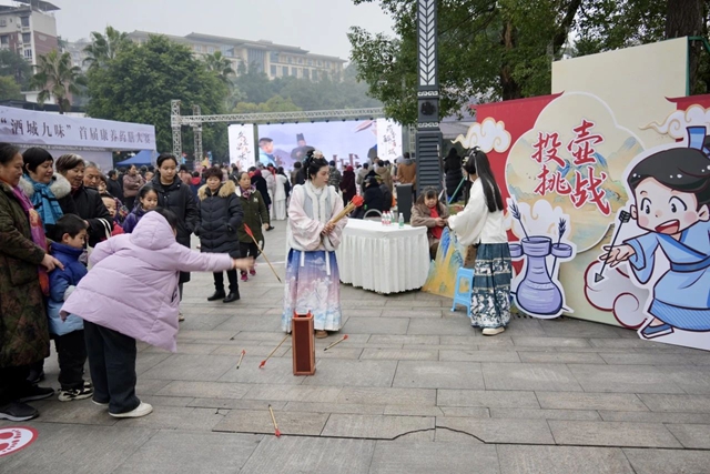 冬至品九味 药香醉酒城 “酒城九味”首届康养药膳大赛和第二届中医药文化集市完美谢幕(图2) 2.jpg