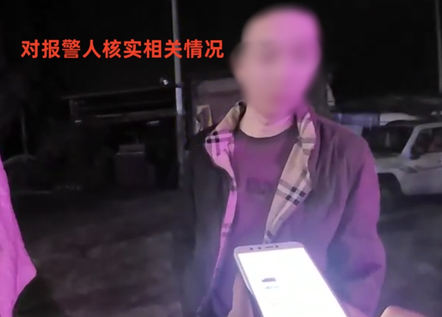 小狗混入案发现场……网友：过一把警犬瘾