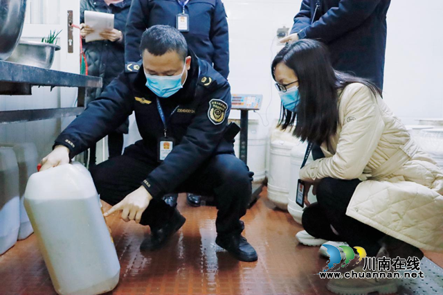 民心守护｜泸县市场监管局：元旦节前检查“不松懈 ”，守护群众食品安全