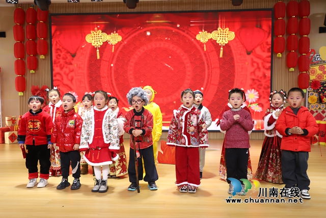 叙永县鱼凫公园幼儿园开展“蛇舞新春，萌娃欢庆”元旦节文艺汇演