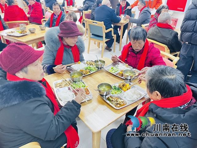泸县玉蟾街道：社区助餐点 传递“幸福味”
