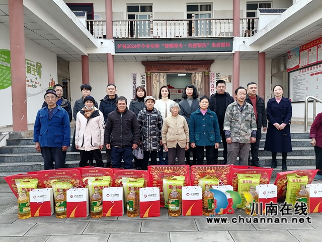 慰问组在泸县嘉明镇大同村集中慰问返乡农民工及留守家人代表.jpg