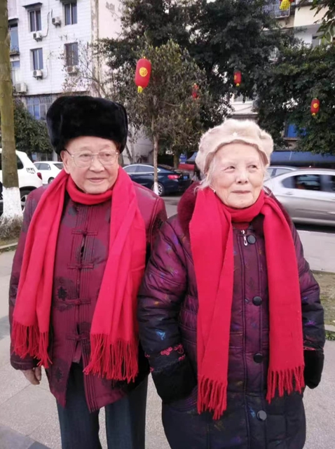 做了77年夫妻，合江的“他+她”已经200岁了