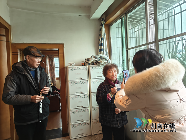 江阳区北城街道报恩塔社区：高龄认证不跑腿 上门服务暖人心