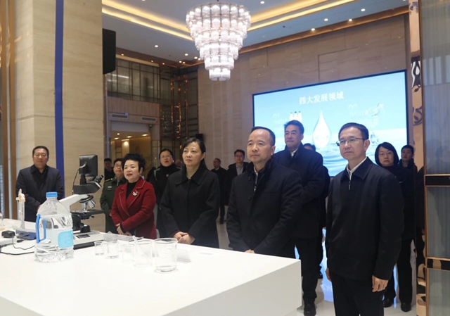 徐弟波率住泸省政协委员集体视察“低氘产业”发展情况