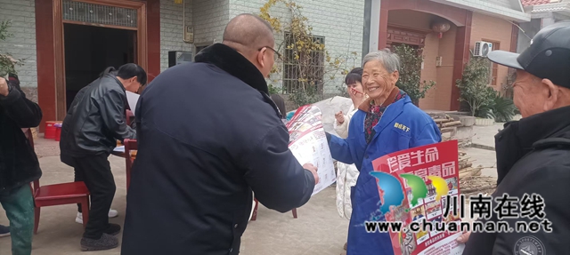 ​泸县云龙镇：迎新春送“福历”，禁毒宣传添年味