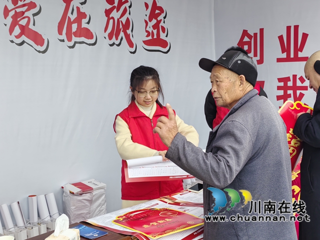 泸县设置便民服务点温暖农民工回家路(图3) 86608277432610e2c056b90c5d88ceb.jpg