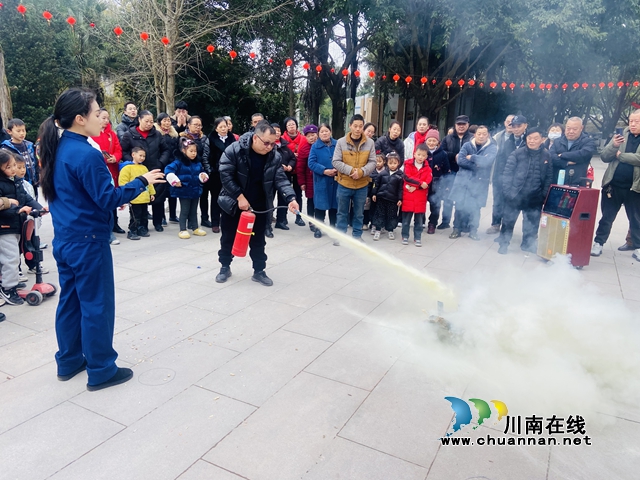 泸县玉蟾街道朝阳社区召开消防安全演练培训会