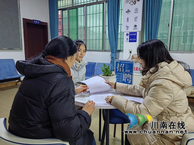 泸县玄滩镇开展“点对点”就业咨询服务.jpg
