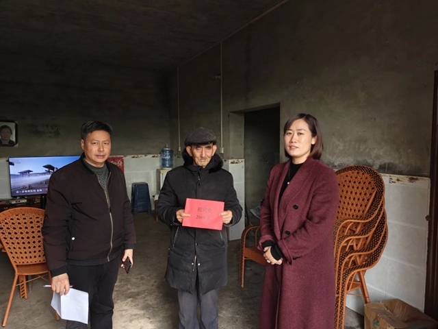 新春送暖 慰问情浓｜泸县天兴镇开展春节走访慰问活动