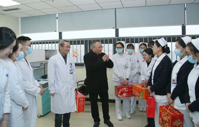 岁寒情更浓丨泸州市人民医院开展春节走访慰问活动