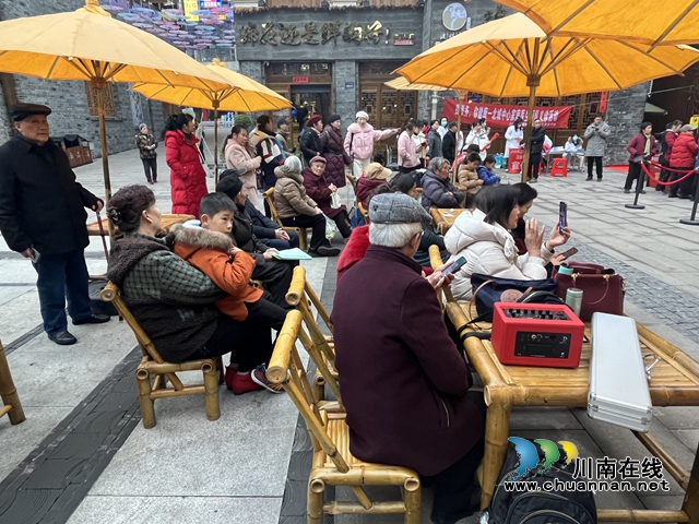 江阳区北城街道东门口社区：温情元宵，幸福享老