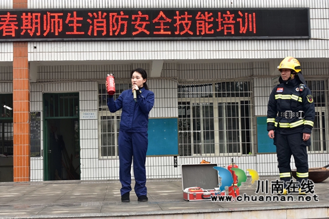 530余名师生参与实战演练｜泸县六中开展消防安全技能培训