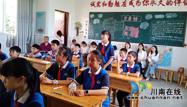 3、在久桥学校 开展阅读教学指导.jpg