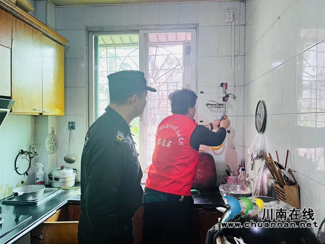 守护居家安全　爱筑暖心家园｜泸县玉蟾街道朝阳社区开展学雷锋志愿服务活动