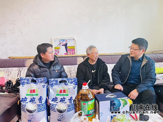 慰问（龙洪艳摄）.jpg
