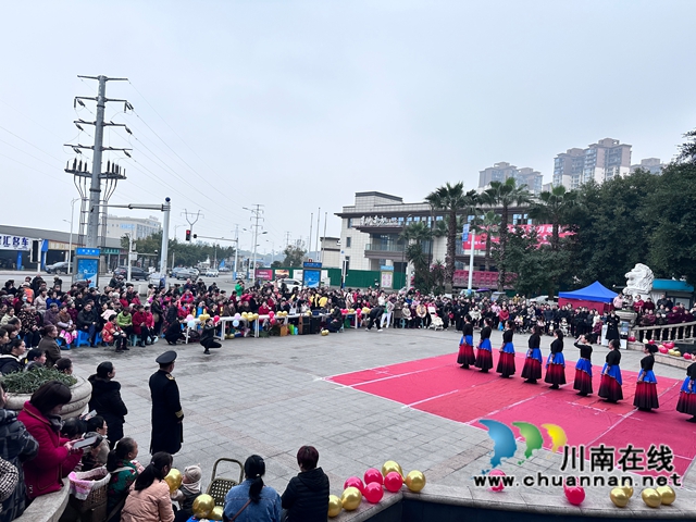 银龄绽芳华 舞动新时代｜龙马潭区鱼塘街道云华山社区“三八”文艺汇演书写新时代巾帼篇章