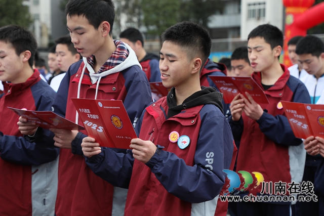 诵读诗歌.JPG
