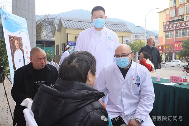 成都八一骨科医院与古蔺县中医医院举行医联体挂牌暨名医工作室揭牌仪式(图6) 6.jpg