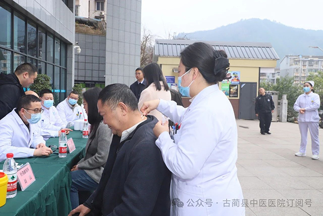 成都八一骨科医院与古蔺县中医医院举行医联体挂牌暨名医工作室揭牌仪式(图12) 12.jpg