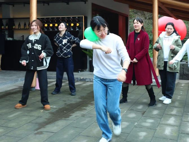龙马潭区法院:三月暖阳抚花枝,巾帼风姿正当时(图7) 7.jpg
