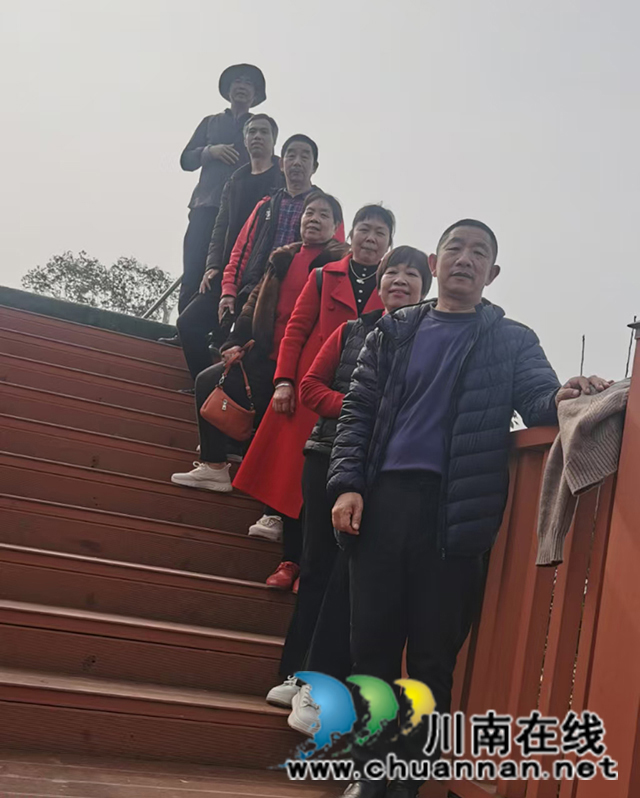 泸县老体协乒乓班开展春游健身活动(图4) 活动中2.jpg