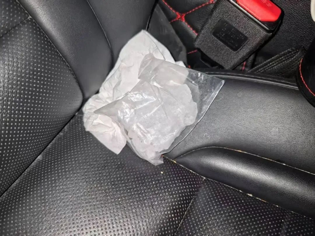 泸州禁毒警察抓捕，两个字振聋发聩：铐几，先铐几！