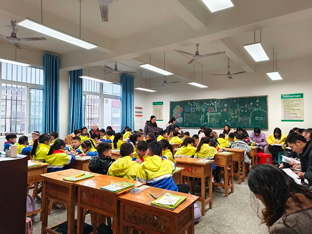 泸州市“1+3”教科研共同体市县联合视导走进泸县四中学区