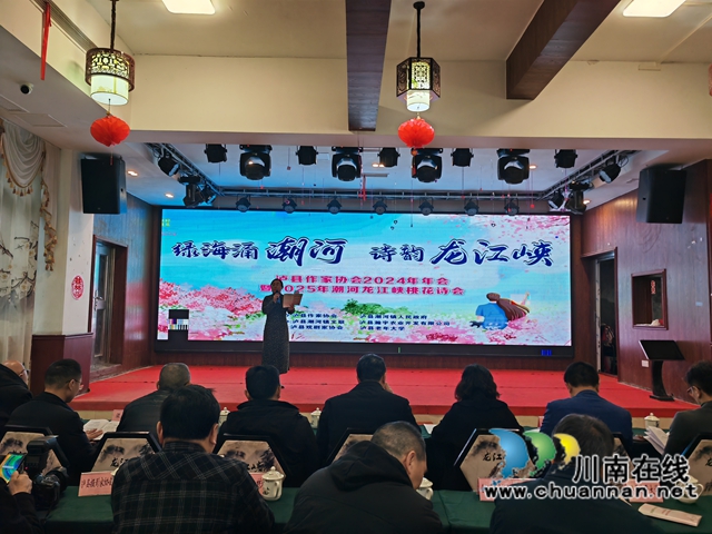 诗歌吟诵1（曾佐然摄）.jpg