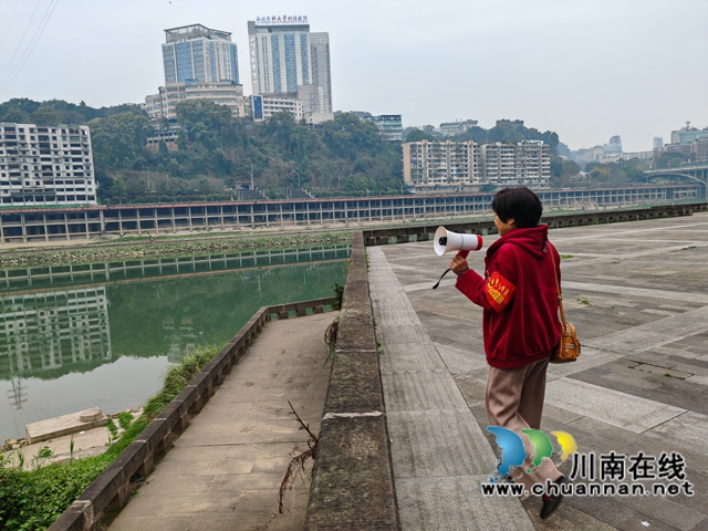 龙马潭区小市街道杜家街社区：志愿者积极行动开展环保巡查