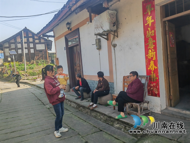 新溪古街居民（曾佐然摄）.jpg