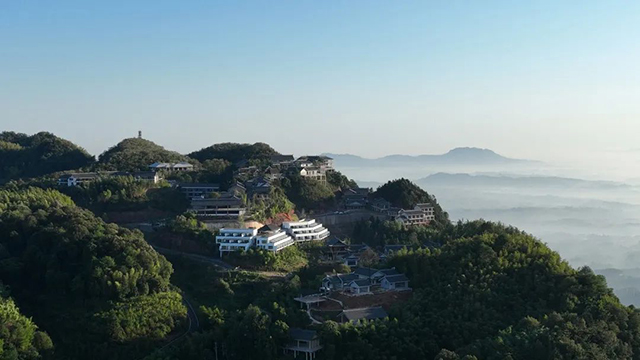 我们顶峰见！今天，一起登顶龙卦山