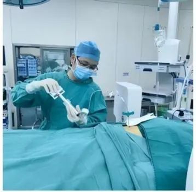 骨折的93岁奶奶躺着进来→走着出去,秘密竟是打了“水泥”(图3) 3.jpg