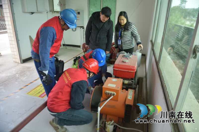 山河有误 应急来护|泸县立石镇开展重大基础设施涉灾风险隐患排查(图5) 电力排查.jpg