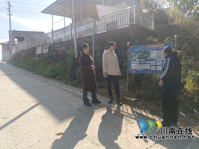 山河有误 应急来护|泸县立石镇开展重大基础设施涉灾风险隐患排查(图7) 群众宣传.jpg