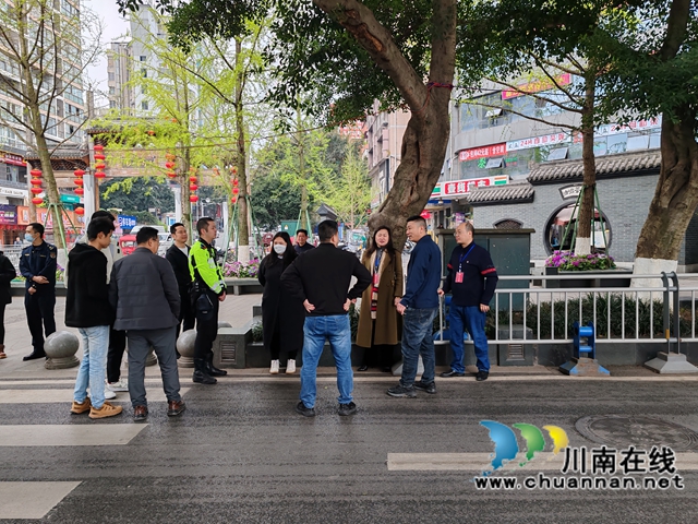 江阳区北城街道:人大代表携手部门破解停车乱象(图2) 车2.jpg