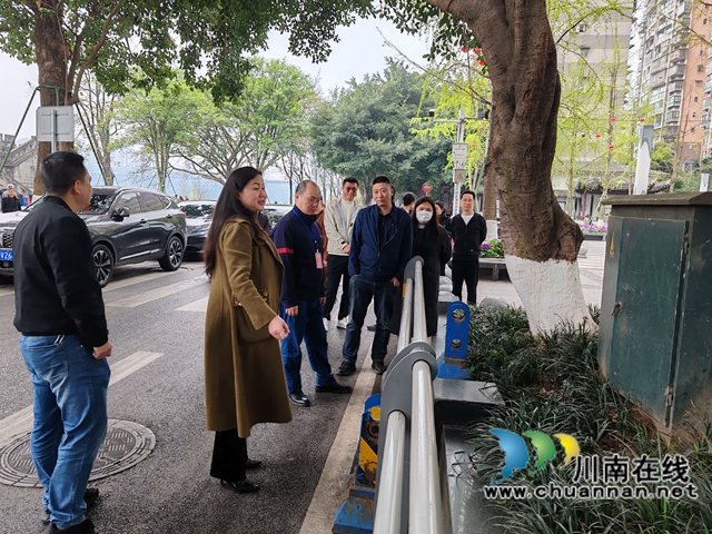 江阳区北城街道：人大代表携手部门破解停车乱象