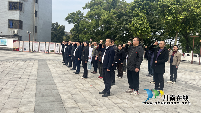 江阳区大山坪街道康华苑社区开展“传承革命精神·缅怀革命烈士”祭扫活动