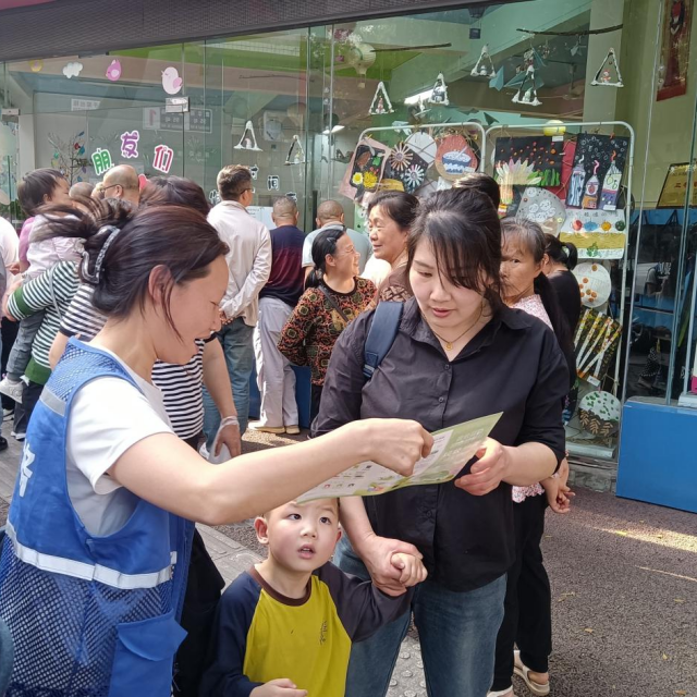 江阳区大山坪街道康华苑社区：在幼儿园“种下”垃圾分类小种子