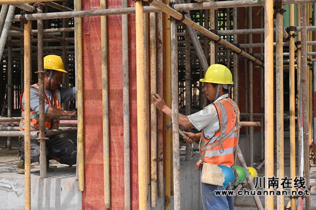 总投资6.07亿元 库容1093万立方米|泸县加速建设第三座中型水库土公庙水库(图6) 水库管理用房施工中 (夏一先摄).jpg