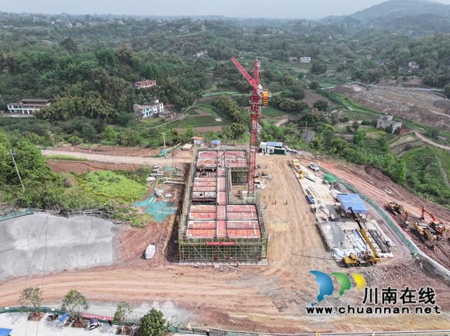 总投资6.07亿元 库容1093万立方米|泸县加速建设第三座中型水库土公庙水库(图8) 水库管理用房施工中 (夏一先摄).jpg