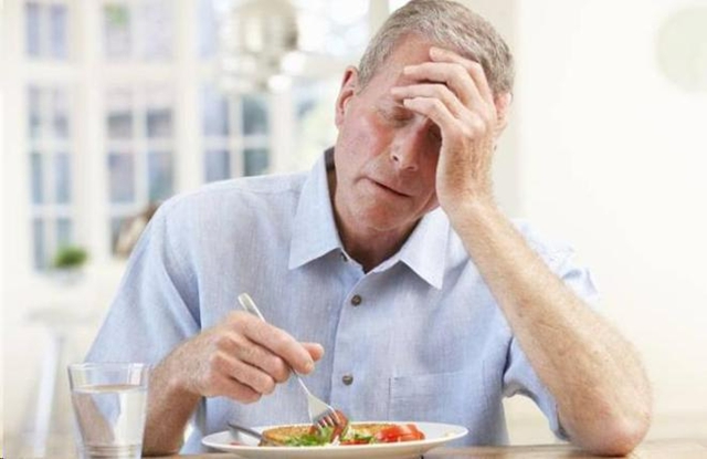 【关注】缺了一颗牙，男子一年多来无法正常进食……